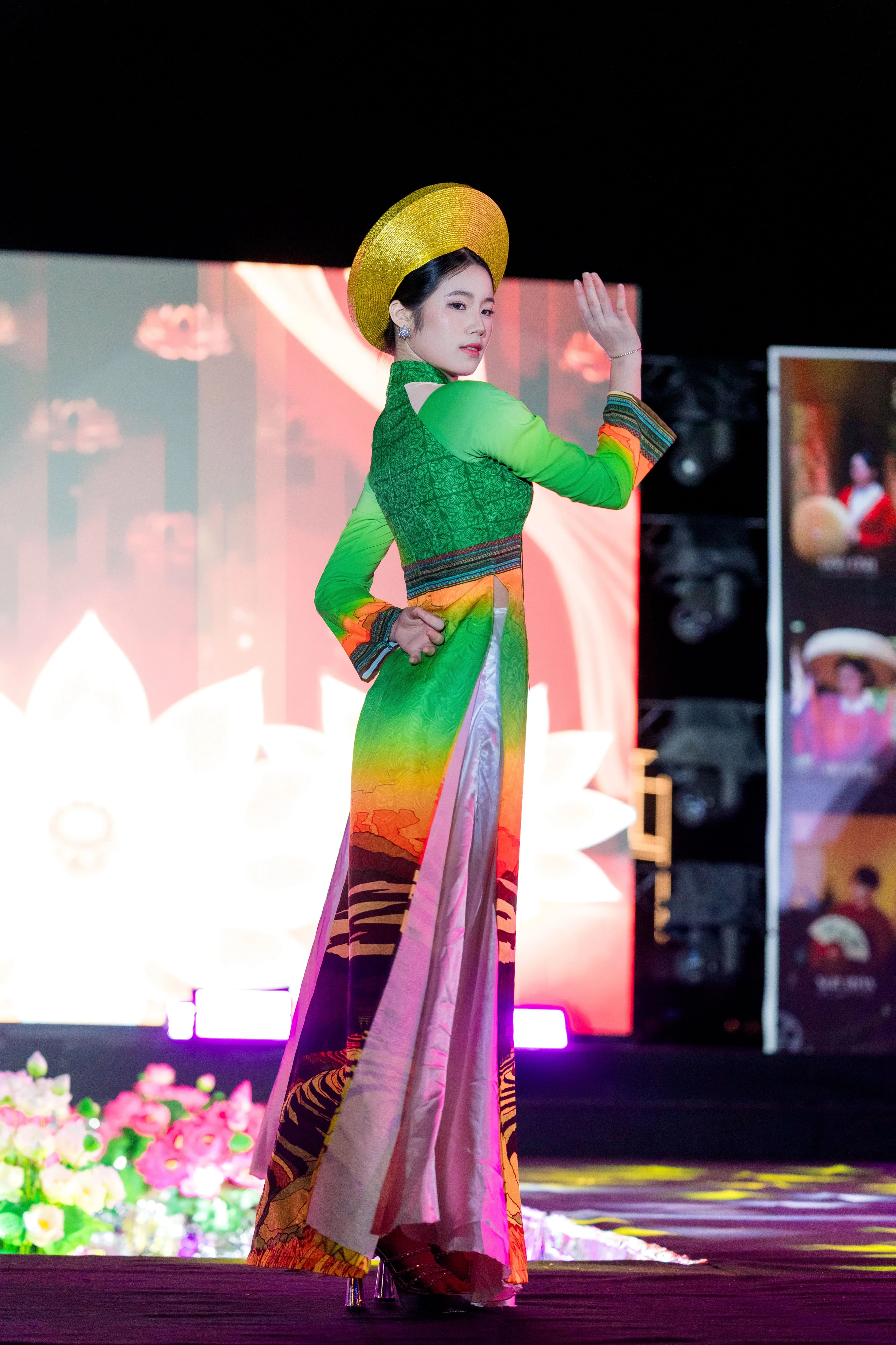ÁO DÀI SẮC SEN